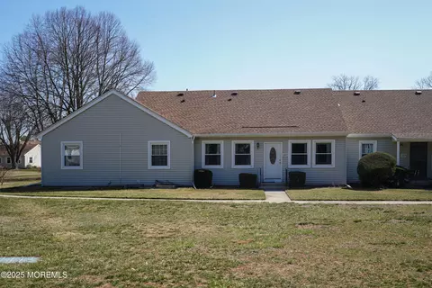 122 Muhlen Platz # C, Freehold, NJ 07728