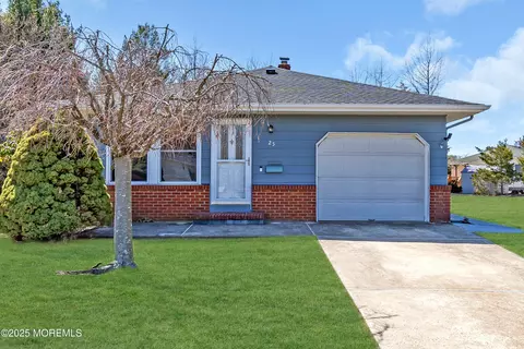 25 Bolans Ct, Toms River, NJ 08757