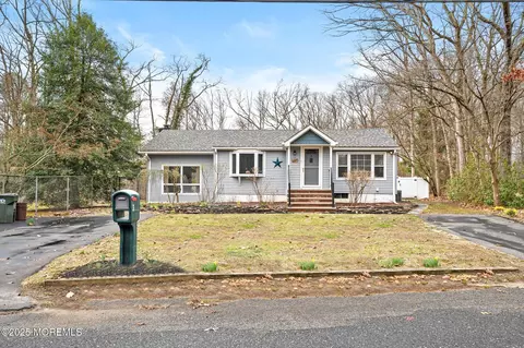 3 E Squan Rd, Clarksburg, NJ 08510