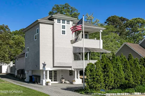 20 River Ave, Island Heights, NJ 08732