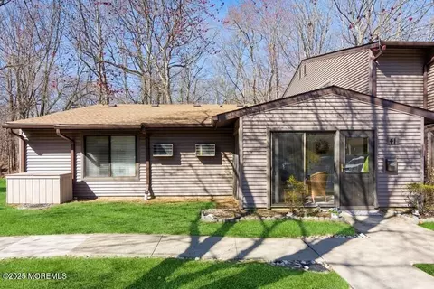 41 Lexington Ct, Red Bank, NJ 07701