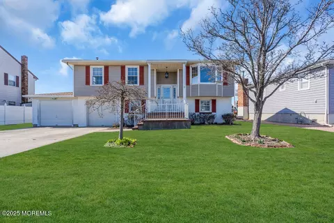 32 Wills Ct, Toms River, NJ 08753
