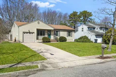 104 Alissa Dr, Toms River, NJ 08753