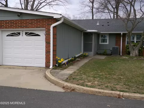 75 Dorchester Dr # C, Lakewood, NJ 08701