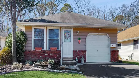 43 Mount Matterhorn Ln, Toms River, NJ 08753