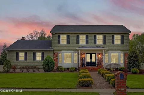 11 Beth Dr, Manalapan, NJ 07726