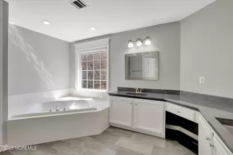 Bath - 7 Sandpiper Ct, Jackson, NJ 08527 photo 3 of 5
