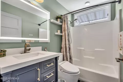 Bath - 803 Ensign Dr, Forked River, NJ 08731 photo 3 of 4