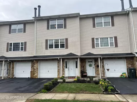 16 Dutch Ln, Hazlet, NJ 07730