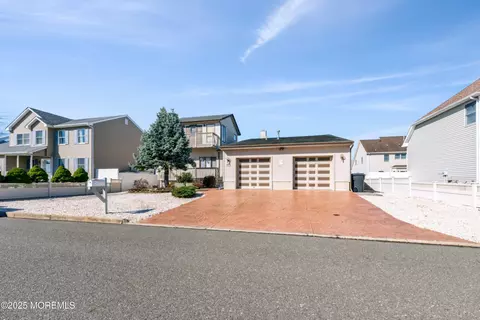 3298 Long Point Dr, Toms River, NJ 08753