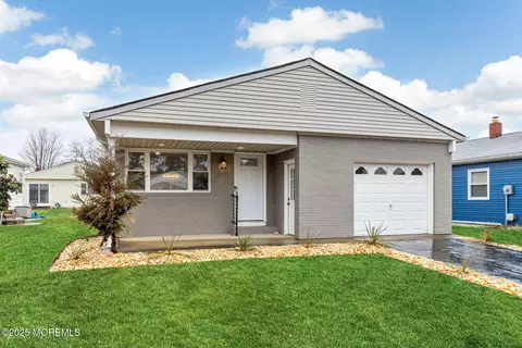 11 Camrose St, Toms River, NJ 08757
