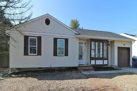 1250 Seaman Ave, Beachwood, NJ 08722