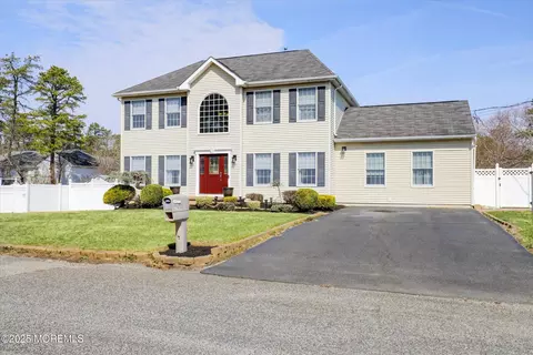 1141 Amsterdam Ave, Toms River, NJ 08757