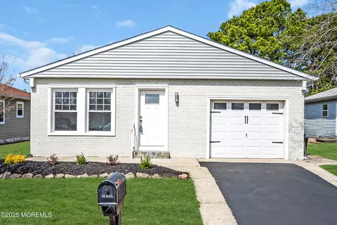56 Woodstock Dr, Toms River, NJ 08757