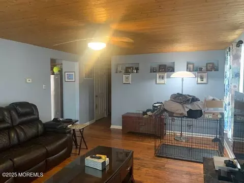 558 Lloyd Rd, Toms River, NJ 08753