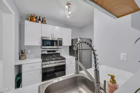 Kitchen - 107 Daffodil Dr, Jackson, NJ 08527 photo 2 of 3