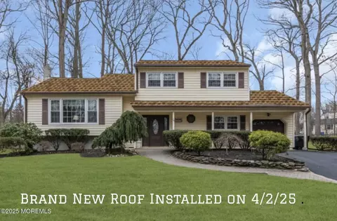 24 Woodland Dr, Middletown, NJ 07748