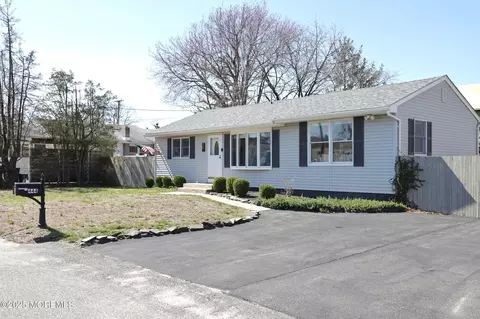 444 Mermaid Ave, Beachwood, NJ 08722