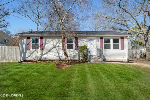 120 Mooring Rd, Manahawkin, NJ 08050
