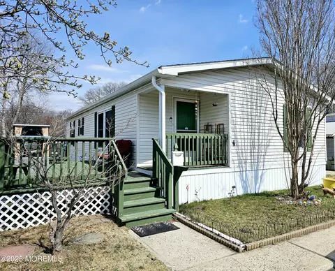 4 Kane Ln, Hazlet, NJ 07734