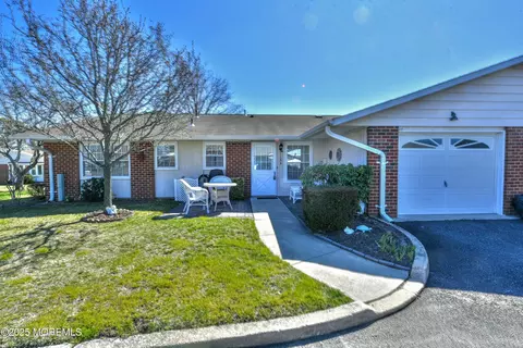 1125 Argyll Cir # D, Lakewood, NJ 08701