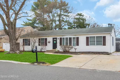 408 Cedar Dr, Lanoka Harbor, NJ 08734