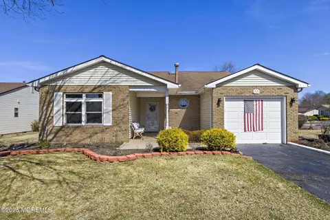 55 Lakeview Dr, Marlboro, NJ 07746