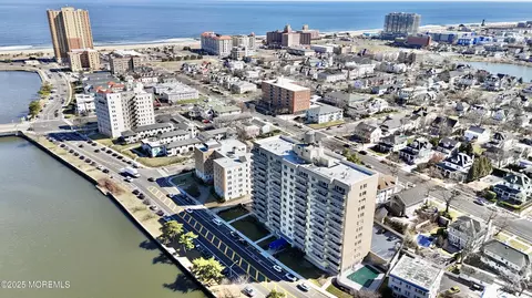 510 Deal Lake Dr #1B, Asbury Park, NJ 07712