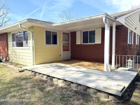 6 Falcon St #C, Manchester, NJ 08759
