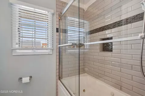 Bath - 833 Windward Dr, Forked River, NJ 08731 photo 4 of 5
