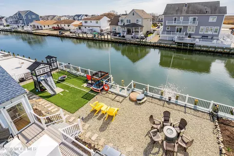 Exterior - 833 Windward Dr, Forked River, NJ 08731 photo 4 of 8