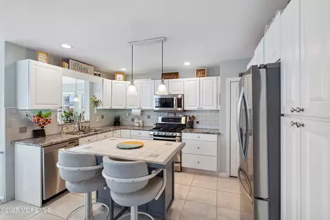 Kitchen - 833 Windward Dr, Forked River, NJ 08731 photo 3 of 4