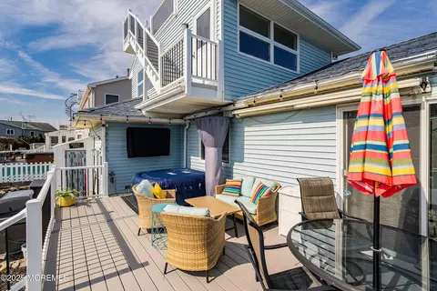 Exterior - 833 Windward Dr, Forked River, NJ 08731 photo 7 of 8