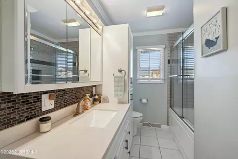 Bath - 833 Windward Dr, Forked River, NJ 08731 photo 3 of 5