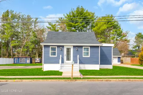 590 Peter Ave, Toms River, NJ 08753