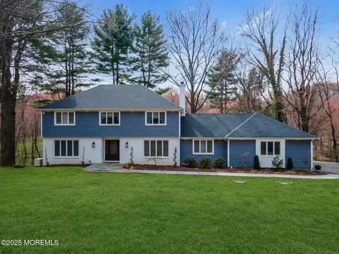 9 Longview Dr, Holmdel, NJ 07733