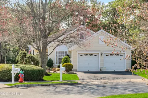 20 Brightwinds Ct, Lakewood, NJ 08701