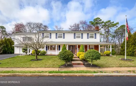 39 Old Bridge Dr, Howell, NJ 07731