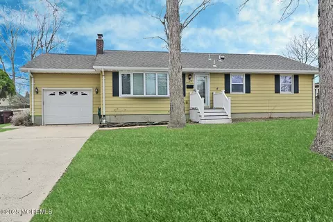 22 Woodland Rd, Bayville, NJ 08721