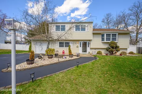97 Old Queens Blvd, Manalapan, NJ 07726