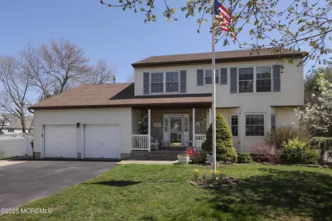 1009 Isaac Ct, Toms River, NJ 08753