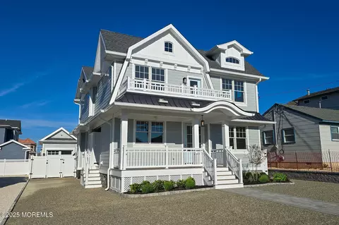 5 Pennsylvania Ave, Lavallette, NJ 08735