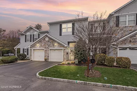 23 Hanna Ln #303, Laurence Harbor, NJ 08879