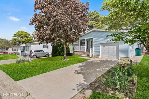 11 Pine Ridge Blvd, Manchester, NJ 08759
