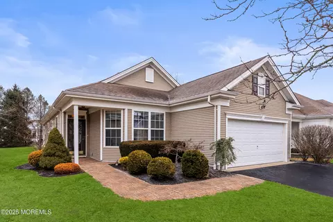 119 Huntington Dr, Jackson, NJ 08527