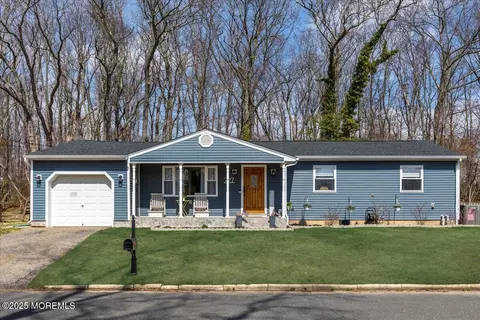 727 Hardean Rd, Brick, NJ 08724