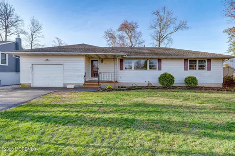 612 E Cape May Ave, Ocean Gate, NJ 08740