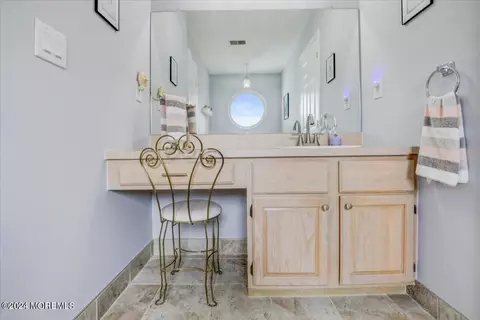 Bath - 265 Bartley Rd, Jackson, NJ 08527 photo 2 of 5