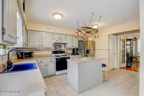 Kitchen - 265 Bartley Rd, Jackson, NJ 08527 photo 3 of 3