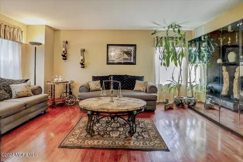 Living - 265 Bartley Rd, Jackson, NJ 08527 photo 1 of 5